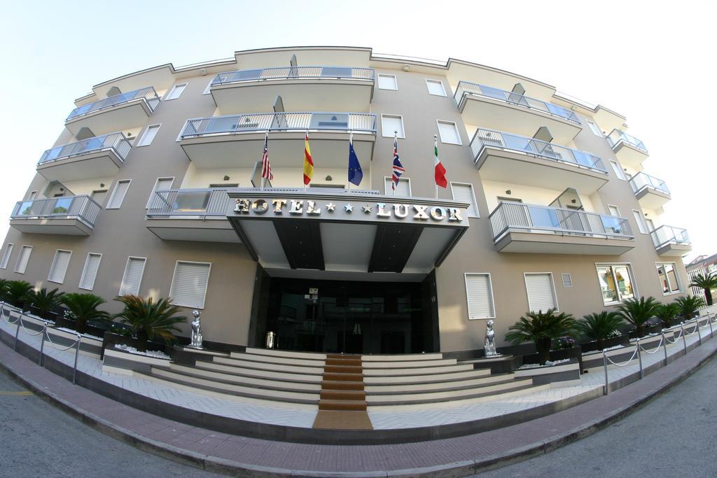 Hotel Luxor Casoria Exteriör bild