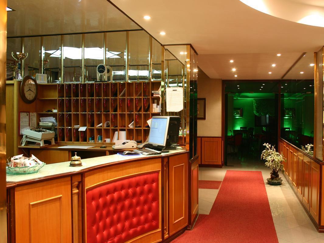 Hotel Luxor Casoria Exteriör bild